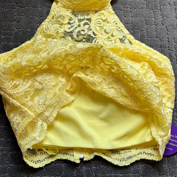 NWT Windsor Yellow Lace Halter Crop Top + Clear Sequins Size Small 5 - Picture 2 of 15